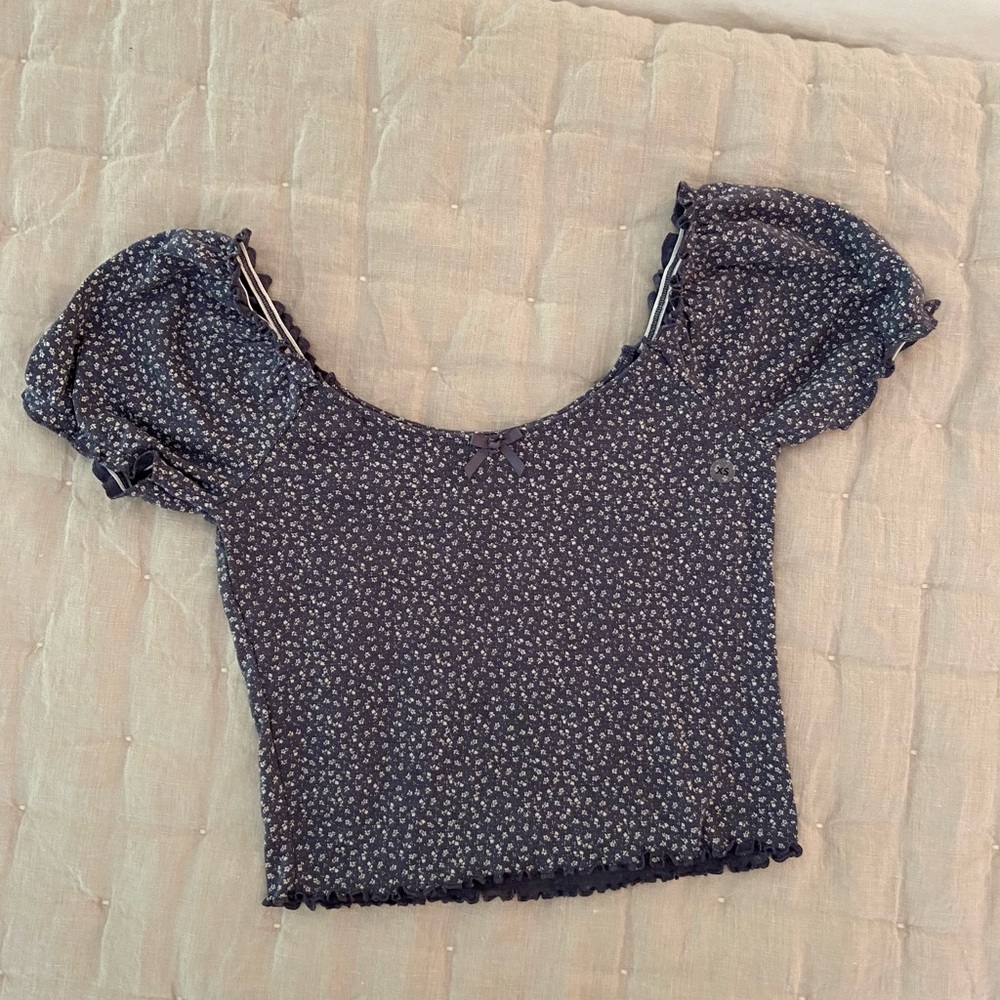 American Eagle puff sleeve tee, chalky blue, size XS